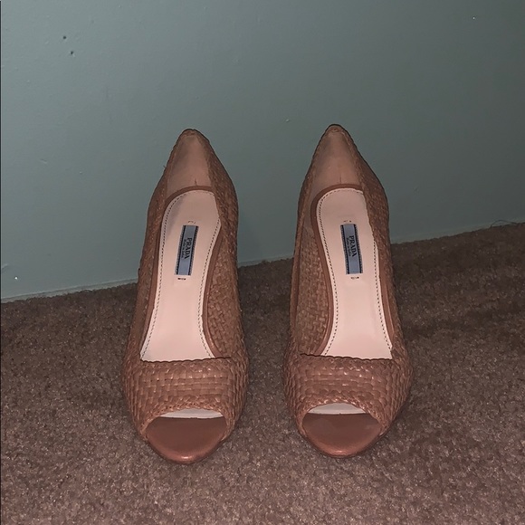 tan peep toe pumps